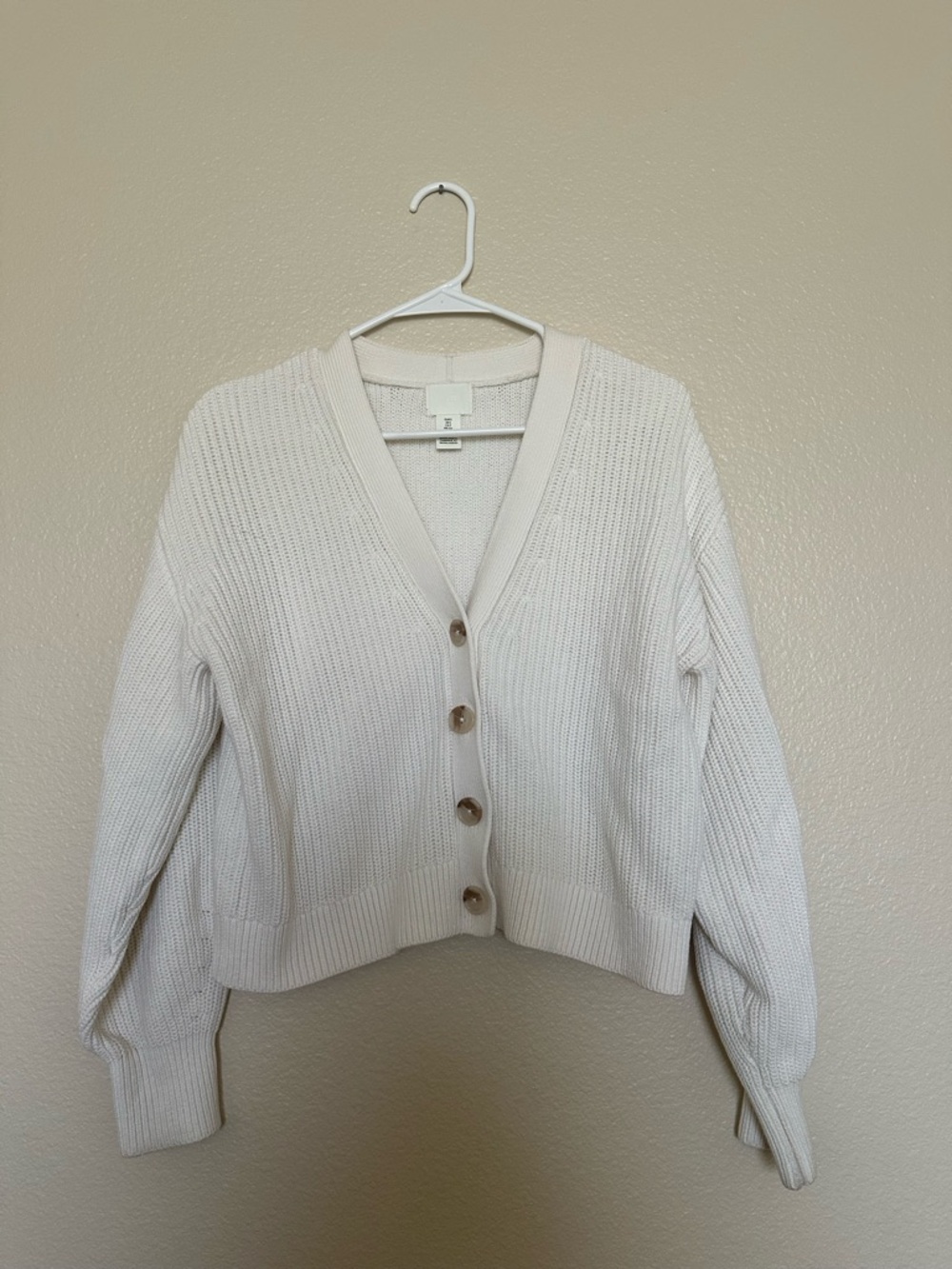 H&M Cropped V-Neck Button Cardigan Sweater in Cream